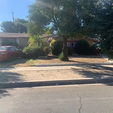 Art Studio At 8509 Fullbright Avenue, Winnetka, Ca, Usa 91306